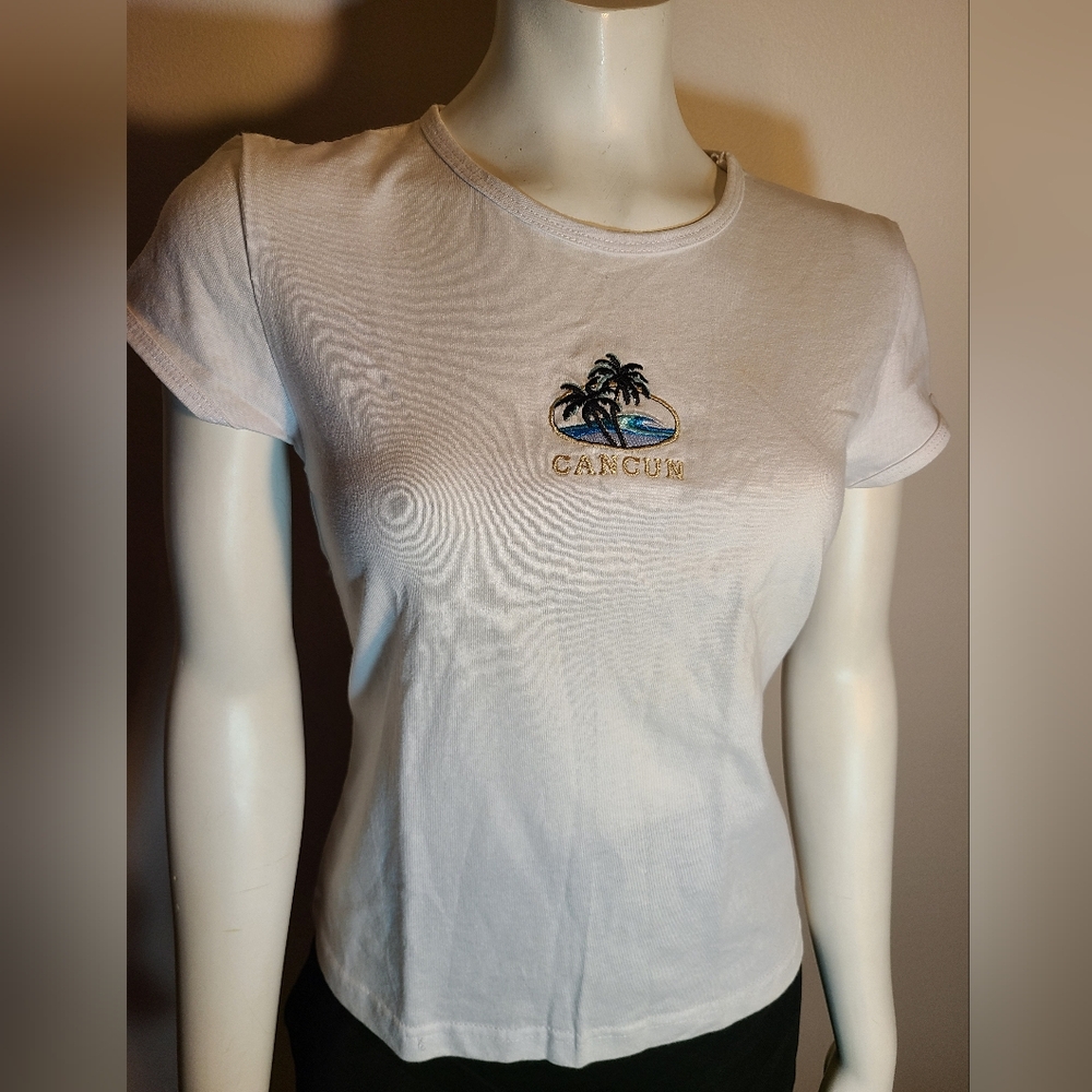 Free with purchase, NWOT, women Cancun t-shirt - Picture 1 of 2